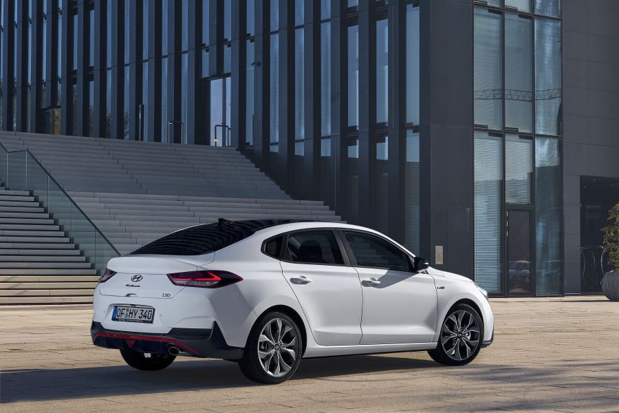  Hyundai i30 Fastback N Line 2018 года  (WW) (фото 15 из 35)